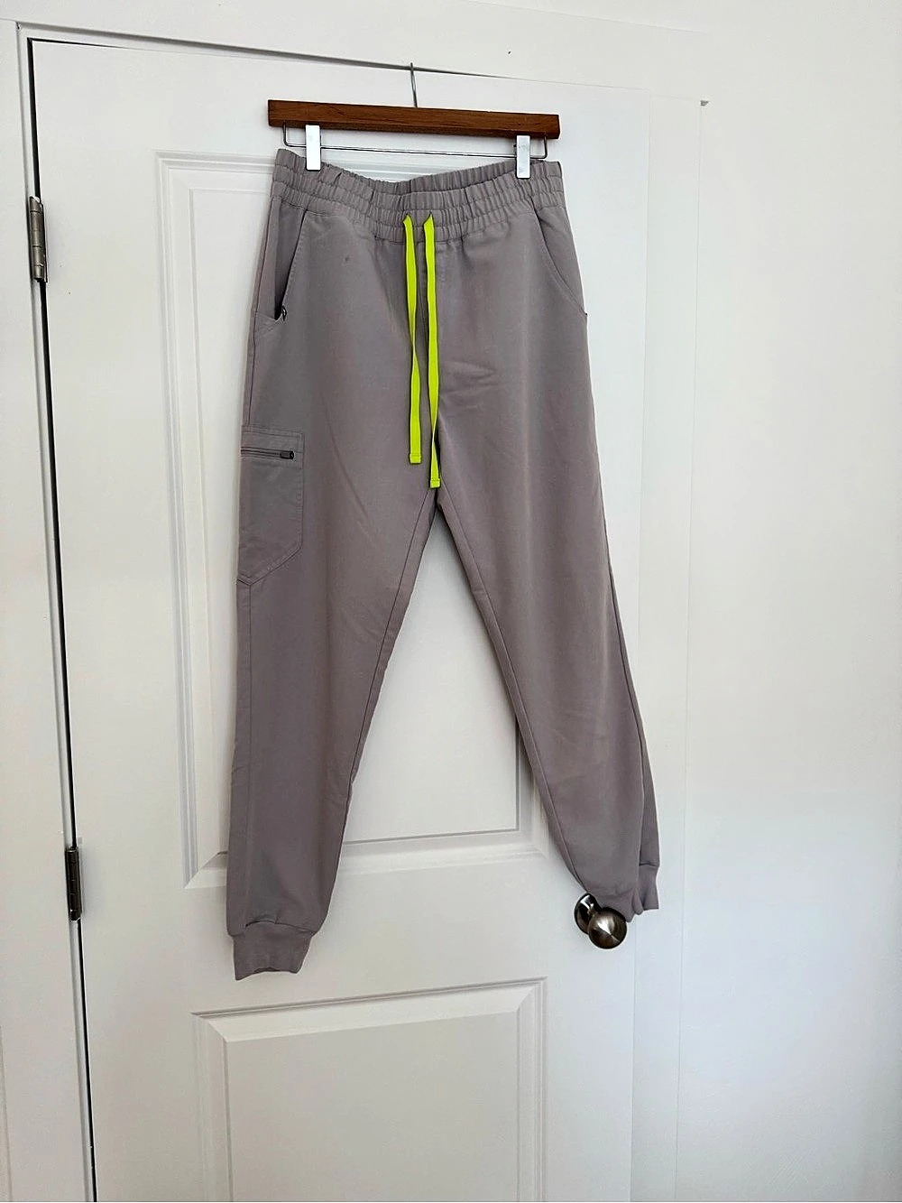 FIGS Zamora Jogger Scrub Pants size Medium in Gray. Worn once